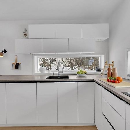 Kais sauna, jacuzzi, cinema&balcony house! Central location Tromsø Extérieur photo