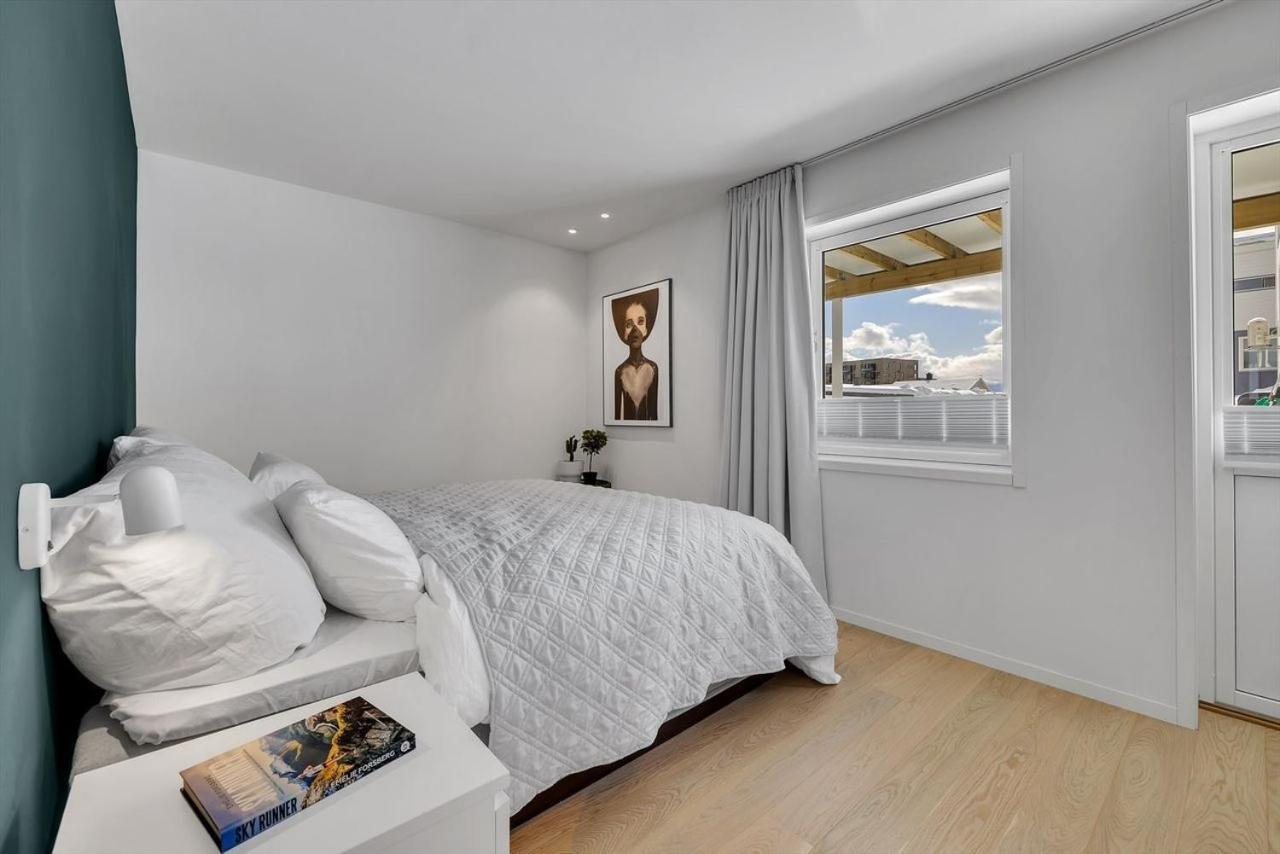 Kais sauna, jacuzzi, cinema&balcony house! Central location Tromsø Extérieur photo