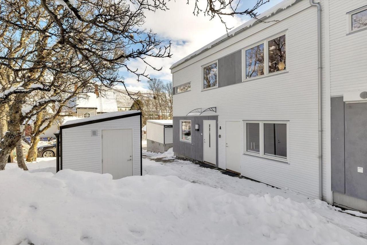 Kais sauna, jacuzzi, cinema&balcony house! Central location Tromsø Extérieur photo